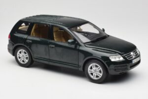 Volkswagen Touareg V10 TDI Canyon Green Bburago 1:18 34911-V1 Metāls — attēls 6 no 8