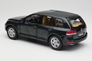Volkswagen Touareg V10 TDI Canyon Green Bburago 1:18 34911-V1 Metāls — attēls 7 no 8