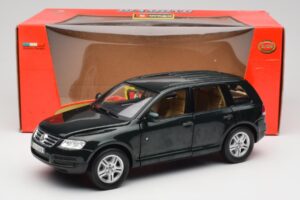 Volkswagen Touareg V10 TDI Canyon Green Bburago 1:18 34911-V1 Metāls — attēls 8 no 8