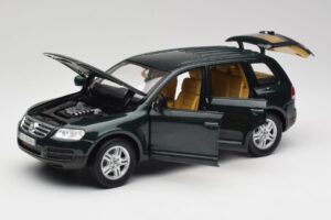 Volkswagen Touareg V10 TDI Reed Green Metallic Bburago 1:18 34911 Metāls — attēls 2 no 8