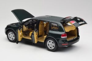 Volkswagen Touareg V10 TDI Reed Green Metallic Bburago 1:18 34911 Metāls — attēls 5 no 8