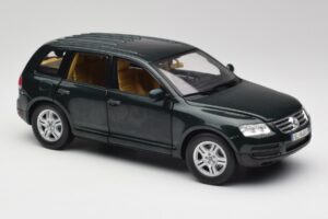 Volkswagen Touareg V10 TDI Reed Green Metallic Bburago 1:18 34911 Metāls — attēls 6 no 8