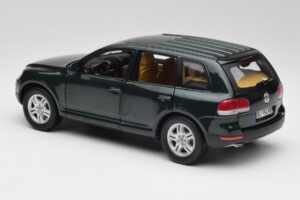 Volkswagen Touareg V10 TDI Reed Green Metallic Bburago 1:18 34911 Metāls — attēls 7 no 8