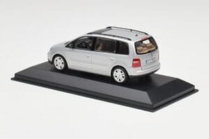 Volkswagen Touran Reflex Sudrabs Minichamps 1:43 TOURAN001 Metāls — attēls 3 no 4