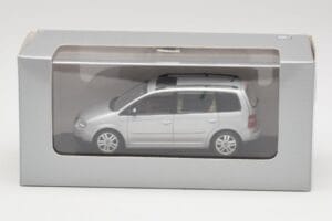 Volkswagen Touran Reflex Sudrabs Minichamps 1:43 TOURAN001 Metāls — attēls 4 no 4