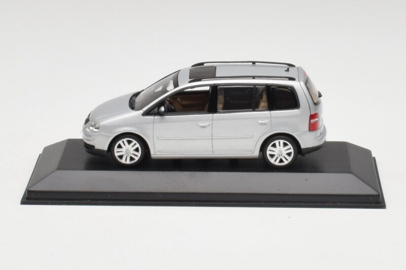Volkswagen Touran Reflex Sudrabs Minichamps 1:43 TOURAN001 Metāls