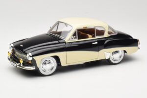Wartburg 311 Coupe Melns & Bēšs Revell 1:18 8419 Metāls