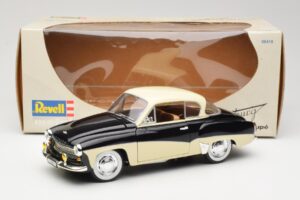 Wartburg 311 Coupe Melns & Bēšs Revell 1:18 8419 Metāls — attēls 8 no 8