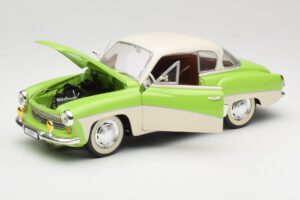 Wartburg 313 Pasteļzaļš virs Bēšā Revell 1:18 9018 Metāls — attēls 2 no 8