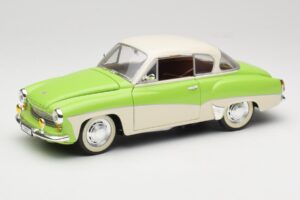 Wartburg 313 Pasteļzaļš virs Bēšā Revell 1:18 9018 Metāls