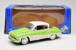 Wartburg 313 Pasteļzaļš virs Bēšā Revell 1:18 9018 Metāls — attēls 8 no 8