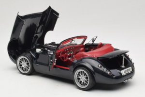 Wiesmann Roadster MF Carbon Black Revell 1:18 WIESMANN001 Metāls — attēls 8 no 9
