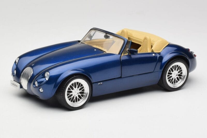 Wiesmann Roadster MF3 Zils Revell 1:18 08861 Metāls