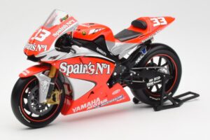 Yamaha YZR-M1 Gauloises Fortuna Yamaha #7 C. Checa MotoGP 2004 Minichamps 1:12 122043007 Metāls — attēls 2 no 6
