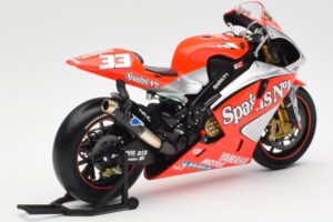 Yamaha YZR-M1 Gauloises Fortuna Yamaha #7 C. Checa MotoGP 2004 Minichamps 1:12 122043007 Metāls — attēls 3 no 6