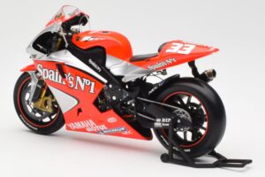 Yamaha YZR-M1 Gauloises Fortuna Yamaha #7 C. Checa MotoGP 2004 Minichamps 1:12 122043007 Metāls — attēls 5 no 6