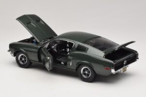 Ford Mustang GT Bullitt ar Steve McQueen Figūriņu Greenlight 1:18 12885 Metāls — attēls 5 no 8