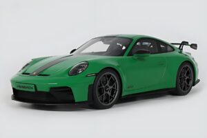 Porsche 911 992.2 GT3 Weissach Package Python Green GT Spirit 1:18 GT576 Sveķi