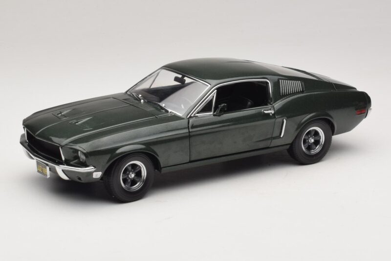 Ford Mustang GT Bullitt ar Steve McQueen Figūriņu Greenlight 1:18 12885 Metāls