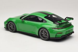 Porsche 911 992.2 GT3 Weissach Package Python Green GT Spirit 1:18 GT576 Sveķi — attēls 5 no 6