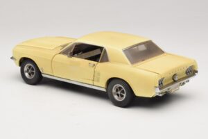 Ford Mustang Coupe Dzeltens The Walking Dead Greenlight 1:18 12958 Metāls — attēls 7 no 8