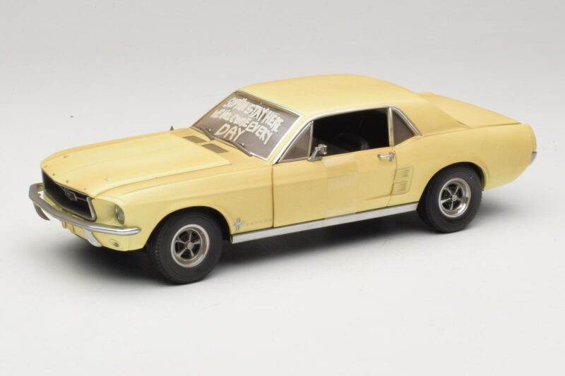 Ford Mustang Coupe Dzeltens The Walking Dead Greenlight 1:18 12958 Metāls