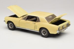 Ford Mustang Coupe Dzeltens The Walking Dead Greenlight 1:18 12958 Metāls — attēls 5 no 8
