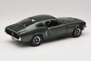 Ford Mustang GT Bullitt ar Steve McQueen Figūriņu Greenlight 1:18 12885 Metāls — attēls 3 no 8