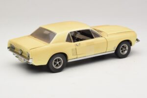 Ford Mustang Coupe Dzeltens The Walking Dead Greenlight 1:18 12958 Metāls — attēls 3 no 8