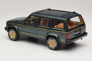 Jeep Cherokee XJ Limited Hunter Green Otto 1:18 OT1204 Sveķi — attēls 5 no 6