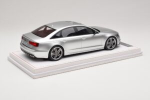 Audi S6 C7 Florett Silver Metallic IVY Merit 1:18 REMC038 Sveķi — attēls 3 no 7