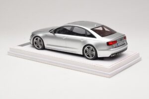 Audi S6 C7 Florett Silver Metallic IVY Merit 1:18 REMC038 Sveķi — attēls 5 no 7