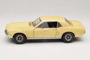 Ford Mustang Coupe Dzeltens The Walking Dead Greenlight 1:18 12958 Metāls — attēls 4 no 8