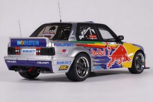 BMW E30 V8 #229 E. Hountondji Red Bull Driftbrothers Drift 2023 Zils Otto 1:18 OT486 Sveķi — attēls 2 no 5