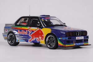 BMW E30 V8 #229 E. Hountondji Red Bull Driftbrothers Drift 2023 Zils Otto 1:18 OT486 Sveķi — attēls 4 no 5