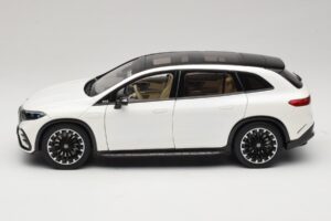 Mercedes EQS SUV X296 Manufaktur Diamond White NZG 1:18 B66960590 Metāls — attēls 4 no 8