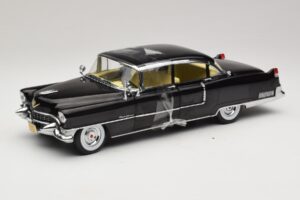Cadillac Fleetwood Series 60 The Godfather Greenlight 1:18 12949 Metāls