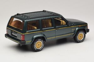 Jeep Cherokee XJ Limited Hunter Green Otto 1:18 OT1204 Sveķi — attēls 2 no 6