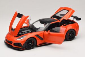 Chevrolet Corvette C7 ZR1 Sarkans IXO 1:18 U18RDC001-FO Metāls — attēls 2 no 8