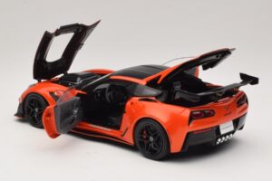 Chevrolet Corvette C7 ZR1 Sarkans IXO 1:18 U18RDC001-FO Metāls — attēls 5 no 8