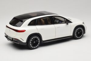 Mercedes EQS SUV X296 Manufaktur Diamond White NZG 1:18 B66960590 Metāls — attēls 3 no 8