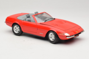 Ferrari 365 GTS/4 Spider Sarkans Techno Giodi 1:18 40028-P1 Metāls — attēls 6 no 8