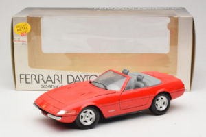 Ferrari 365 GTS/4 Spider Sarkans Techno Giodi 1:18 40028-P1 Metāls — attēls 8 no 8