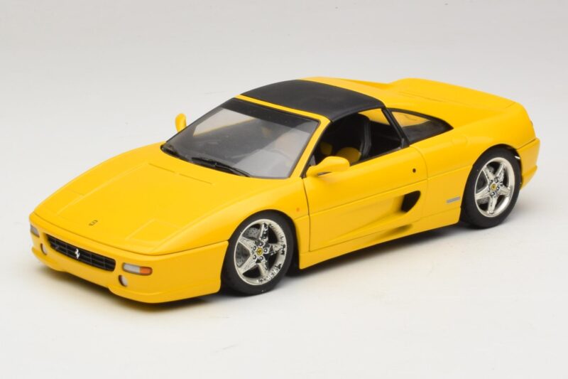 Ferrari F355 Spider Dzeltens ar Melnu Jumtu UT Models 1:18 180074030-P4 Metāls