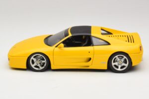 Ferrari F355 Spider Dzeltens ar Melnu Jumtu UT Models 1:18 180074030-P4 Metāls — attēls 4 no 8