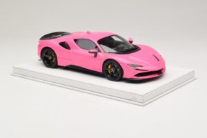 Ferrari SF90 Pack Fiorano Spīdīgs Qatar Pink BBR 1:18 RACELINE137 Sveķi — attēls 4 no 7