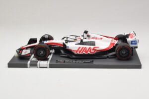 Haas VF-22 K. Magnussen Pole Position Brazilian GP 2022 Minichamps 1:18 117222120 Sveķi — attēls 3 no 7