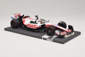 Haas VF-22 K. Magnussen Pole Position Brazilian GP 2022 Minichamps 1:18 117222120 Sveķi — attēls 4 no 7