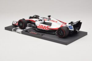 Haas VF-22 K. Magnussen Pole Position Brazilian GP 2022 Minichamps 1:18 117222120 Sveķi — attēls 5 no 7