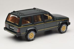 Jeep Cherokee XJ Limited Dark Hunter Green Otto 1:18 OT1340 Sveķi — attēls 2 no 6